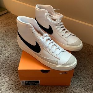 BRAND NEW Nike Blazer Mid ‘77 Vintage - Size 11.5